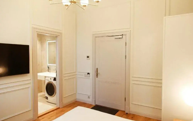 Roze Center Apartments