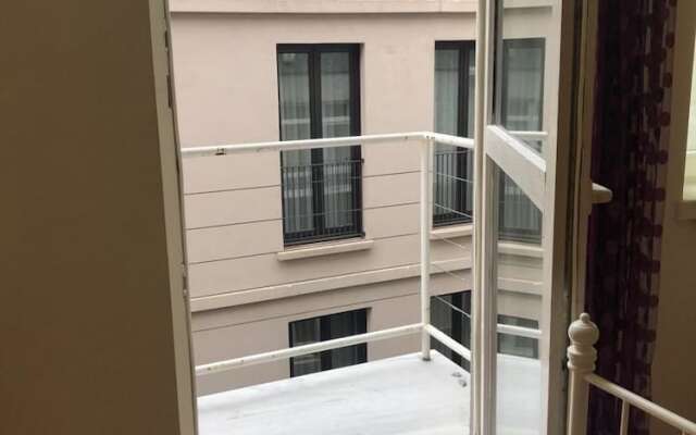 Mayer Sahkulu Suites