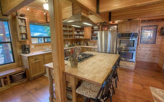 Smokey Joes 5 Bedroom Cabin by RedAwning