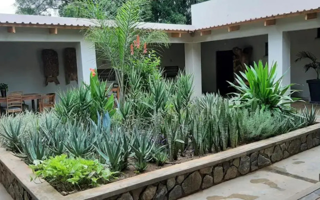 Mitengo House