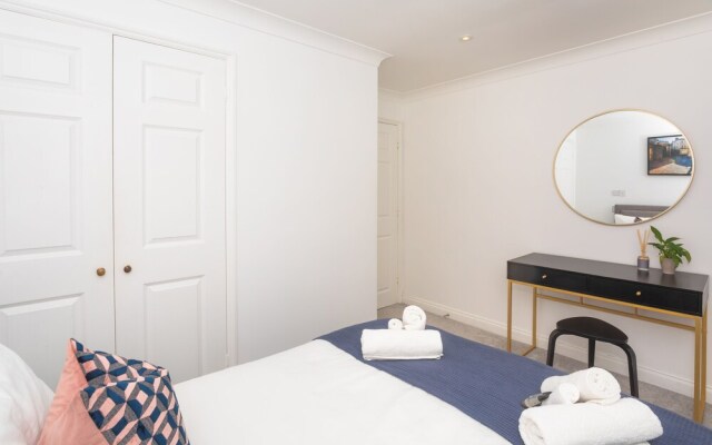 Crescent Mews