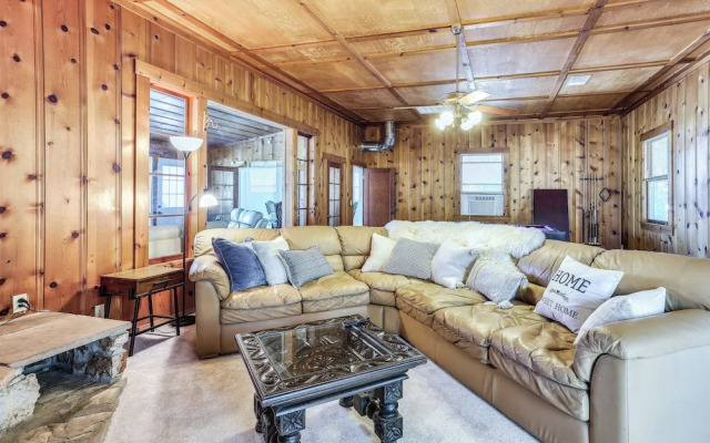 Spacious Coarsegold Getaway ~ 34 Mi to Yosemite!