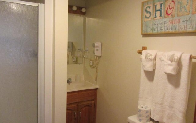 Green Dolphin Motel