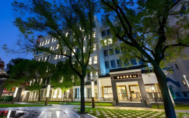 Vienna Hotel (Wuhan Guobo Jiangang subway station store)