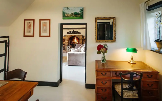 Breathtaking Elizabethan Manor House