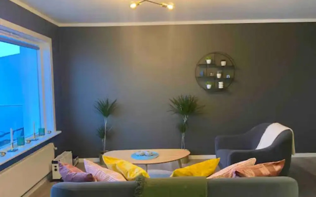 Cozy One Bedroom Apartment With Balcony