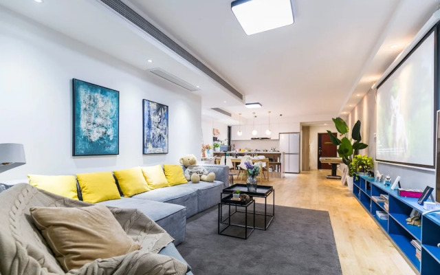 Henry's Apartment- Xujiahui Road