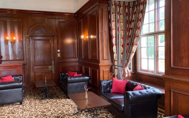 Russ Hill Hotel