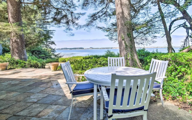 Enchanting Coos Bay Sanctuary w/ Lush Views!