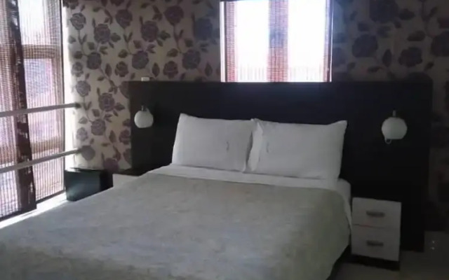 Mansah Memorial Villa