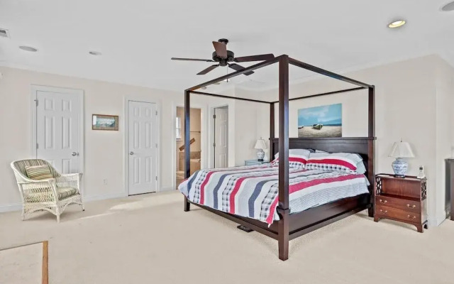Downeast Retreat 4 Bedroom Home by RedAwning