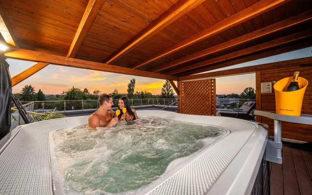 Hotel Aura Design & Garden Pool