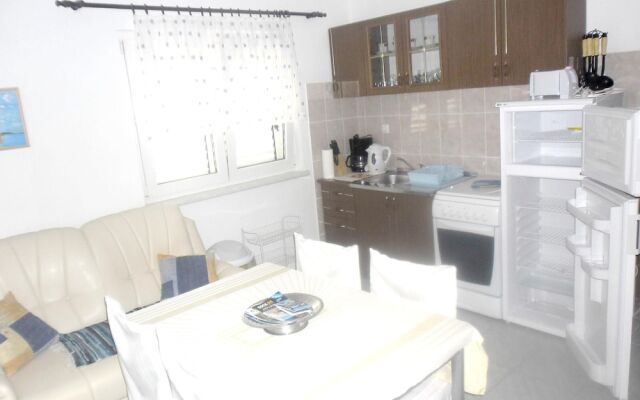 Two-Bedroom Apartment in Banjol