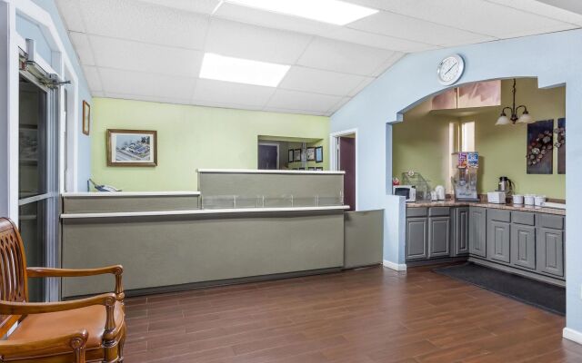 Lake View Inn & Suites