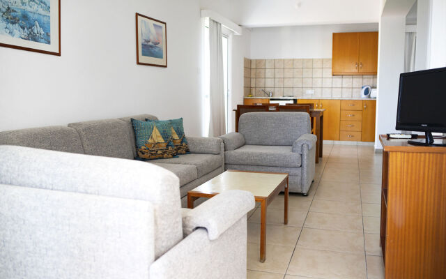 Sun Hall Beach Hotel Apts.