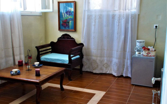 Loukas Kontos Traditional House