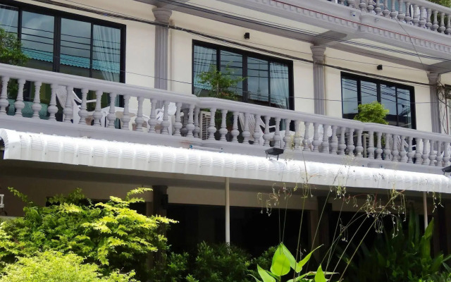 The Beach Cha Am Guest House