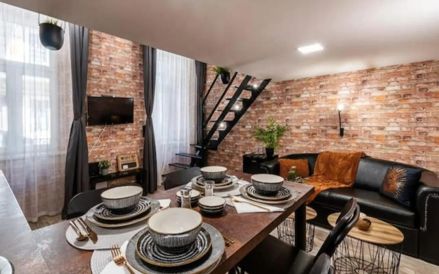 Very stylish and central AC apartment