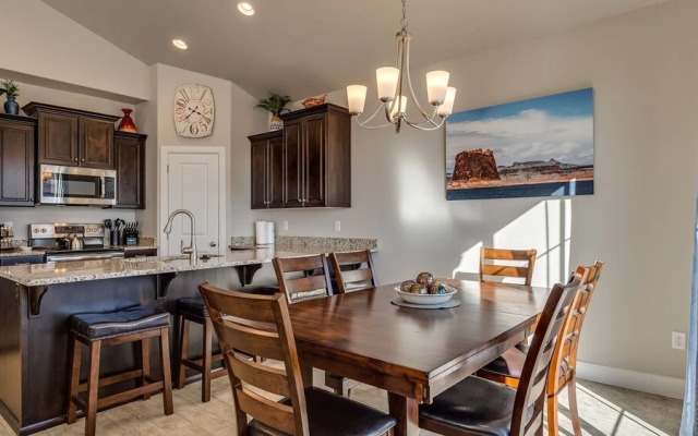 Desert Edge 3 Bedroom Townhouse by RedAwning