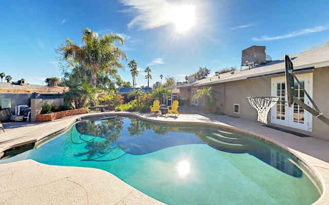 Stylish Desert Oasis - 3 Br Home