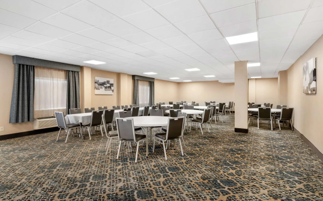 Best Western Plus Landmark Inn
