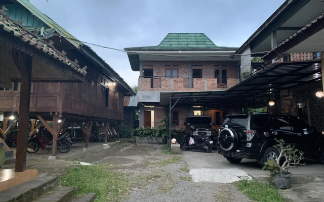 Joglo Green House