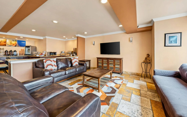 Comfort Inn & Suites Salinas City Center Area