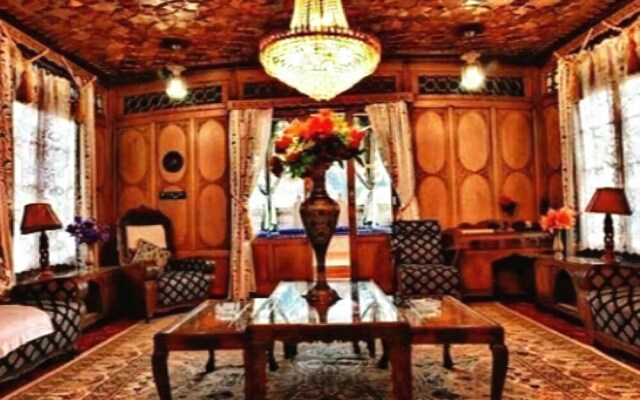 Shabnam Group Of Houseboats
