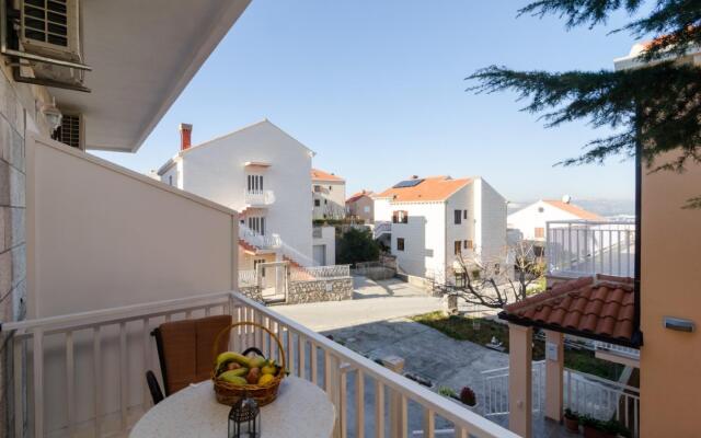 Pavo - Comfortable With Parking Space - SA4