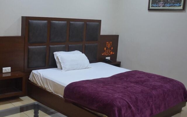 Hotel Ashish Continental