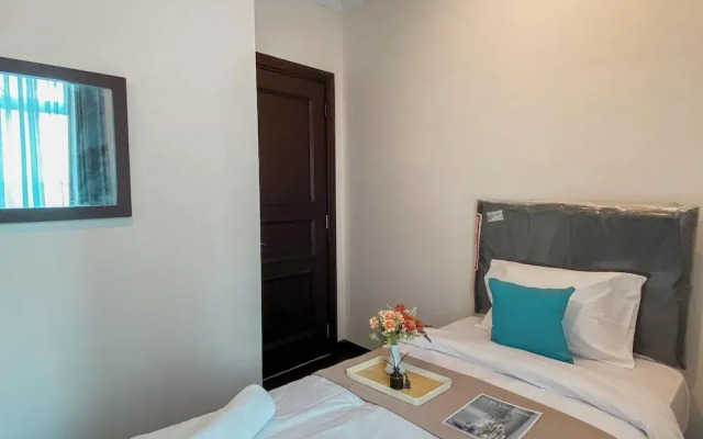 Spacious And Modern Look 3Br Bellezza Apartment