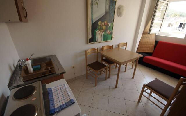 Laros Apartments