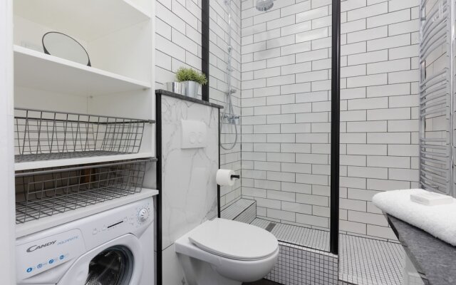 Trendy Apartment Wola by Renters