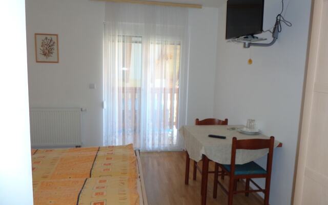 Tourist farm and beekeeping Salamun