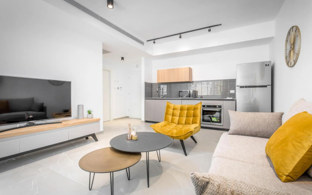 Stunning 1 BDR with balcony on Sheinkin st