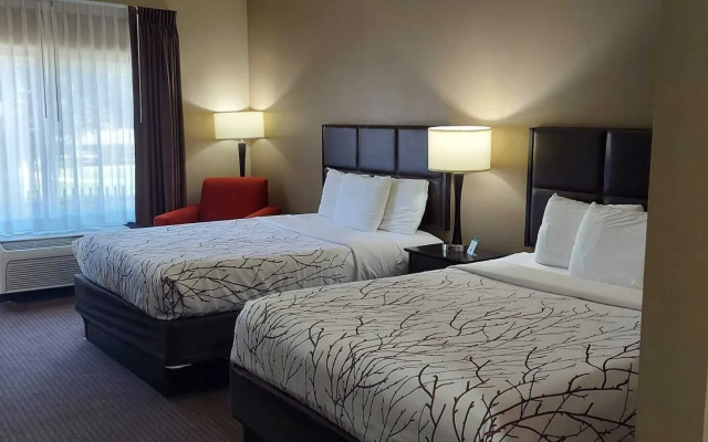 Parkwood Inn & Suites