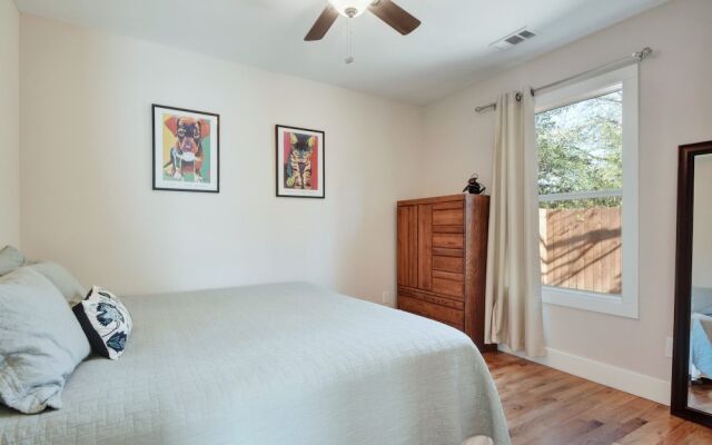 2BR Renovated Austin Coach House by RedAwning