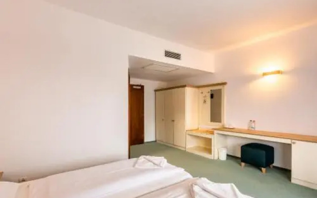 Complex Pastravaria Albota