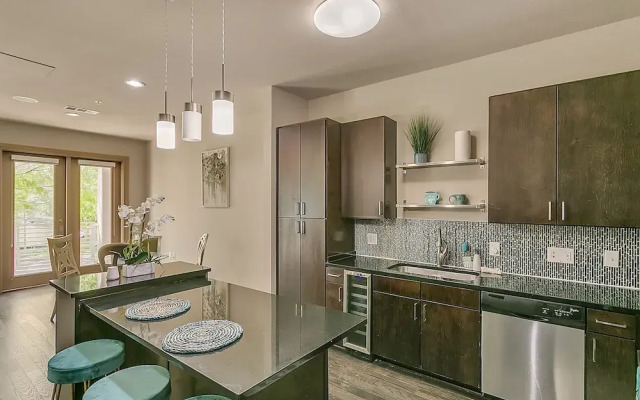 Cozy Condo Nature,park &lakeview 2 Bedroom Condo