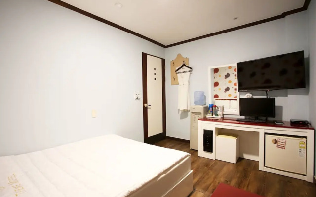 Gapyeong (Cheongpyeong) Theme
