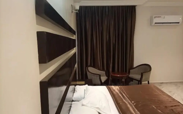 Rockview Hotel Royale