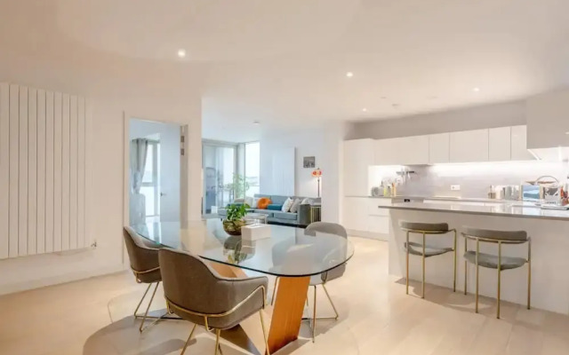 Charm & Convenience 3 Bed Near Excel London