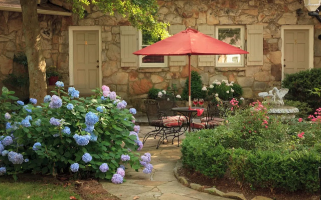 Chanticleer Inn Bed & Breakfast