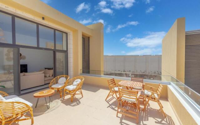 Modern 2-Bedroom Penthouse G-Cribs Pool view