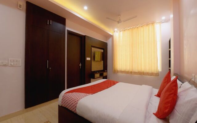 OYO 23606 Hotel Danaria