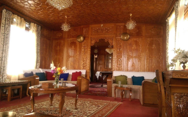 Wangnoo Houseboats