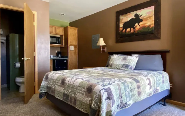 Moosehead Lodge & Cabins