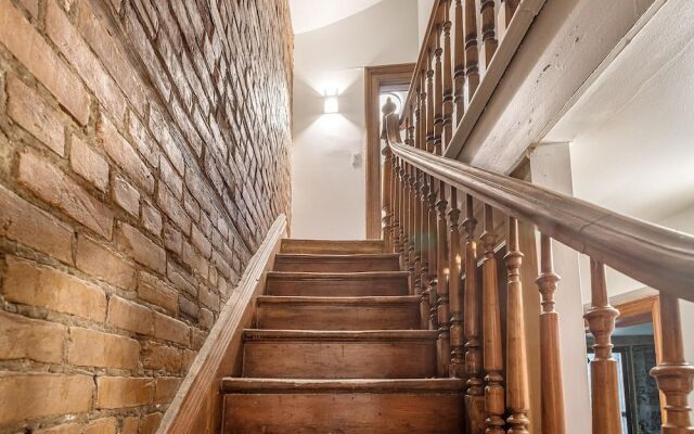 Beautiful Cozy 2-storey Apartment In the of Downtown MTL