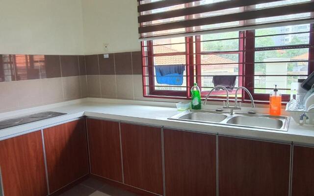 PH Homestay Bungalow House at PJ Fully Equipped