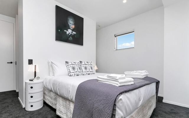 QV Modern New Apt near Viaduct with WiFi - 931